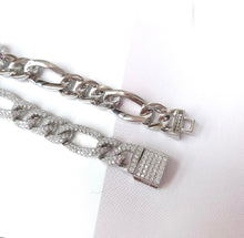 Load image into Gallery viewer, Slim Thick Figaro Bracelet