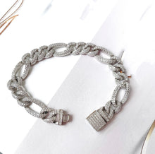 Load image into Gallery viewer, Slim Thick Figaro Bracelet