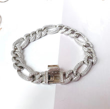 Load image into Gallery viewer, Slim Thick Figaro Bracelet

